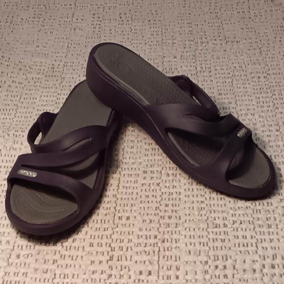 CROCS Shoes - CROCS women's 'Patricia' purple slide strappy sandals sz 7